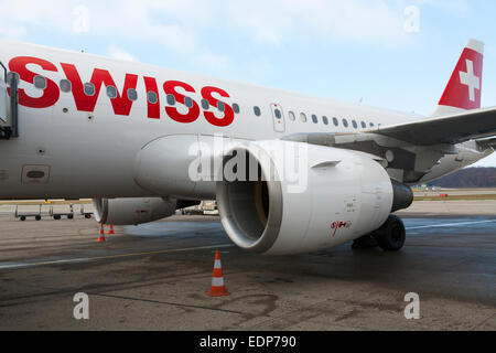 Swiss International Airlines Airbus A319 mit der Nummer „HB-IPV“ (- MSN 578), angetrieben von 2 CFMI-Triebwerken der Typen CFM56-5B6/P mit hohem Bypass-Turbofan. Genf Stockfoto
