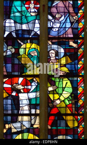 München, Bayern, Deutschland. Frauenkirche oder Dom (Kathedrale) moderne Buntglasfenster Stockfoto