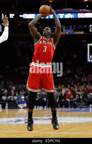 7. Januar 2015: Milwaukee Bucks vorwärts Johnny O'Bryant III (3) schießt den Ball während des NBA-Spiels zwischen den Milwaukee Bucks und die Philadelphia 76ers im Wells Fargo Center in Philadelphia, Pennsylvania. Die Milwaukee Bucks gewann 97-77. Stockfoto