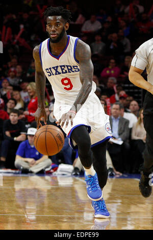 7. Januar 2015: Philadelphia 76ers weiterleiten JaKarr Sampson (9) in Aktion während der NBA-Spiel zwischen den Milwaukee Bucks und die Philadelphia 76ers im Wells Fargo Center in Philadelphia, Pennsylvania. Die Milwaukee Bucks gewann 97-77. Stockfoto