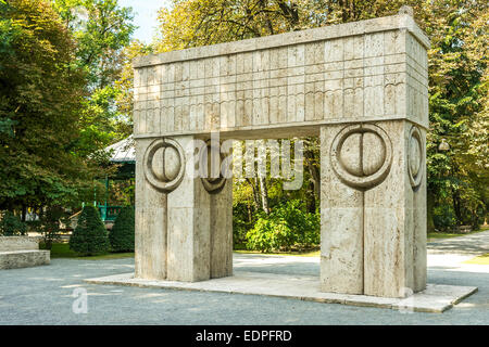 Detail des Tores der Kuss Steinskulptur von Constantin Brancusi in 1938 In Targu Jiu, Rumänien gemacht. Stockfoto