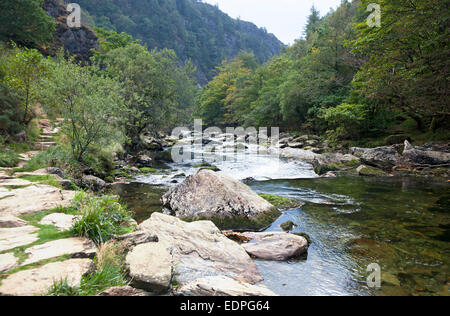 Die Fishermans Weg neben dem Fluß Glaslyn in den Aberglaslyn-Pass in der Nähe von Beddgelert in North Wales, UK Stockfoto