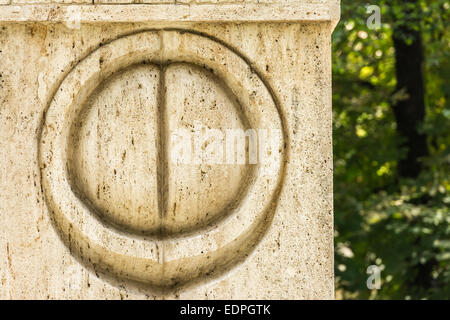 Detail des Tores der Kuss Steinskulptur von Constantin Brancusi in 1938 In Targu Jiu, Rumänien gemacht. Stockfoto