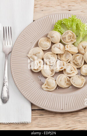 Italienische Ravioli gefüllt mit Fleisch. Stockfoto