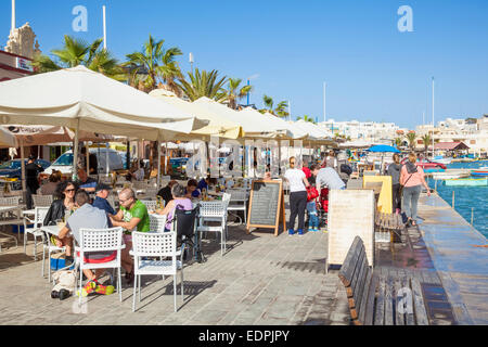 Cafés und Fischrestaurants am Hafen Marsaxlokk Hafen Malta EU Europa Stockfoto