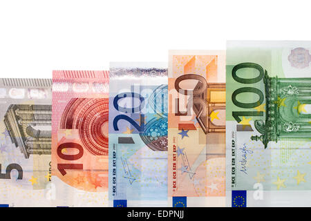 Satz von Euro-Banknoten, die isoliert auf weißem Hintergrund Stockfoto