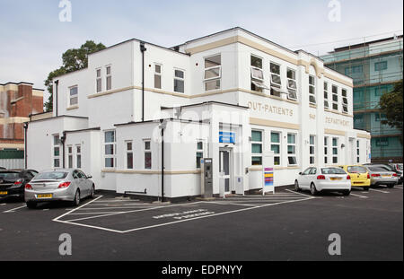 Vor kurzem wiedereröffnet Purley War Memorial Hospital, Teil von Croydon NHS Gesundheitsdienstleistungen. Im Jahr 2013 wiedereröffnet nach £11m Renovierung Stockfoto