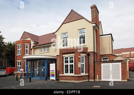 Vor kurzem wiedereröffnet Purley War Memorial Hospital, Teil von Croydon NHS Gesundheitsdienstleistungen. Im Jahr 2013 wiedereröffnet nach £11m Renovierung Stockfoto