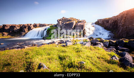 Schöner Wasserfall in Westfjorde, Island Stockfoto