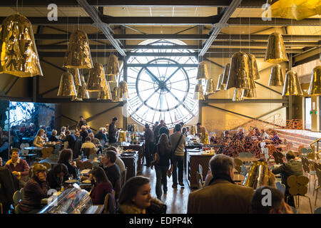 Cafe Campana, innen, im Museum, Musée d'Orsay, untergebracht, in Beaux Arts, alter Bahnhof, mit riesiger Uhr, über der seine, Paris, Frankreich, Französisch, skurril Stockfoto
