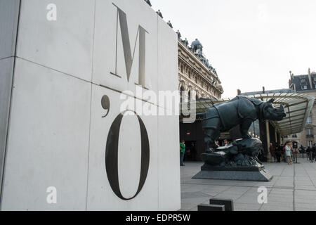 Paris, Schilder, Beschilderung, Eingang mit Rhinoceros ´Rhino´ Skulptur von Alfred Jacquemart, außen, Rhino, Museum, Musée d ' Orsay, Stockfoto