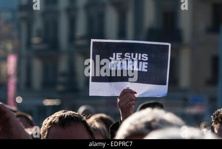 Genf, Schweiz. 8. Januar 2015. Detail eines Zeichens aufgehalten während eine Mahnwache in Genfs Place de Neuve zur Solidarität mit den Opfern des Angriffs gegen Charlie Hebdo. Bildnachweis: Alistair Scott/Alamy Live-Nachrichten Stockfoto