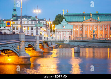 Einen Abend Blick auf Vasabron, eine Brücke über Stockholms Ström in Stockholm, Schweden Stockfoto