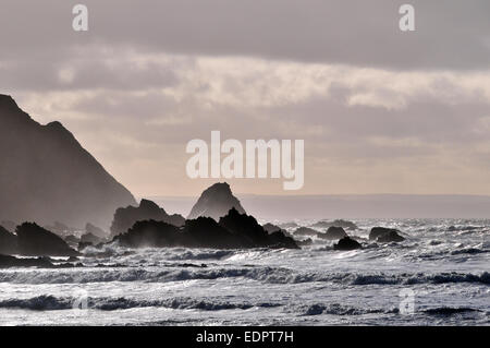 Clarach, Aberystwyth, Wales, UK. 8. Januar 2015. UK-Wetter. Sturm Surfen aus dem Atlantischen Ozean stürzt an Land in Clarach Bucht in der Nähe von Aberystwyth, Wales, UK mehr schlechtes Wetter zu rechnen ist - 01.08.2015 Credit: John Gilbey/Alamy Live News Stockfoto