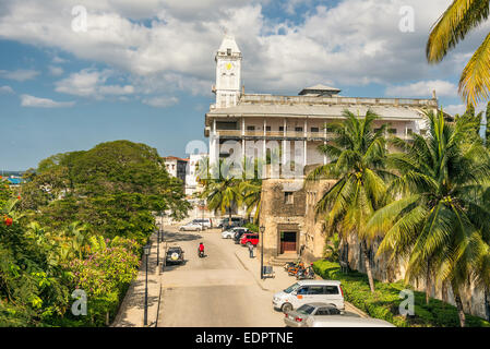 House of Wonders oder Palast der Wunder in Stone Town Wohnkultur des Museums der Geschichte & von Zanzibar & der Suaheli-Küste Stockfoto