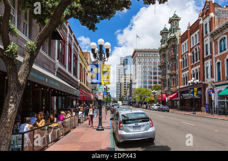 5th Avenue im historischen Gaslamp Viertel der Innenstadt von San Diego, Kalifornien, USA Stockfoto