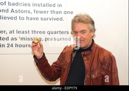 Excel, London Docklands, UK. 8. Januar 2015. Die London Classic Car Show läuft vom 8. bis zum 11. Januar und verfügt über eine einzigartige Motorsport Start-und Landebahn, wo Sterne Autos sind Feuer und Flamme und getrieben. Top Gear James präsentiert Mai seine "Autos, die die Welt verändert", einschließlich der 13. Auto, das er glaubt, um das Auto zu sein, dass die Welt verändert. Bildnachweis: Malcolm Park Leitartikel/Alamy Live-Nachrichten Stockfoto