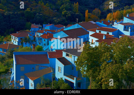 Juzcar, Genal Valley Genal Flusstal, Serrania de Ronda. Smurfs Village, Provinz Malaga, Andalusien. Spanien Stockfoto