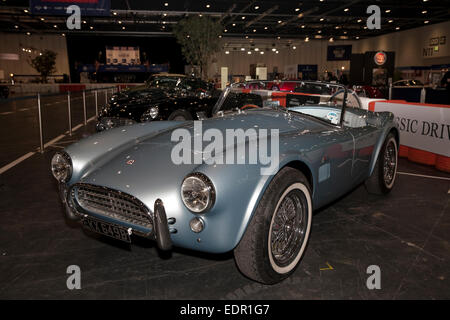 Blaue Cobra AC 289, 1964, Show bei der London Classic Car show Excel Stockfoto