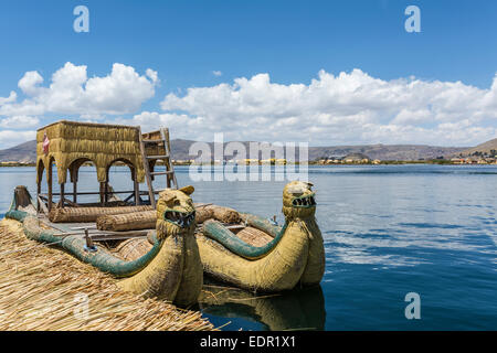 Schwimmende Inseln der Uros, Titicacasee, Peru Stockfoto