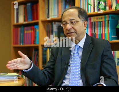 Washington, DC, USA. 7. Januar 2015. Kaushik Basu, senior Vice President und Chefökonom der Weltbank, spricht in einem exklusiven Interview mit Xinhua in Washington, DC, USA, 7. Januar 2015. © Qi Xing/Xinhua/Alamy Live-Nachrichten Stockfoto