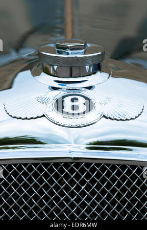Oldtimer Bentley 4,5 Liter Luxus-Auto im Jahre 1929 erbaut und klassische Bentley-Logo Stockfoto