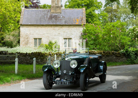Oldtimer Bentley 4,5 Liter Luxus-Auto gebaut 1929 getrieben auf touring Urlaub in Cotswolds in Oxfordshire Stockfoto