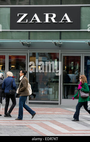 Zara Kleidung Ladengeschäft in der Innenstadt von Seattle, Washington. Stockfoto