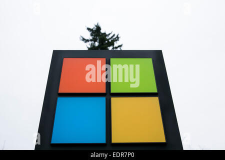 Ein Logo Zeichen außerhalb des Campus der Hauptsitz von Microsoft in Redmond, Washington. Stockfoto
