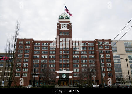 Ein Logo-Zeichen vor dem Sitz der Starbucks Coffee Company in Seattle, Washington. Stockfoto