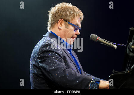 Elton John die live bei Garry Weber Stadion als Bestandteil seiner größten Hits Tour 2014 tour Featuring: Elton John Where: Halle/Westfalen, Deutschland: 6. Juli 2014 Stockfoto