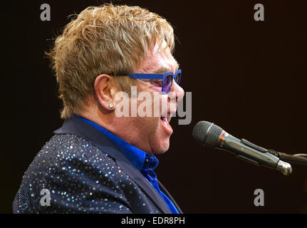 Elton John die live bei Garry Weber Stadion als Bestandteil seiner größten Hits Tour 2014 tour Featuring: Elton John Where: Halle/Westfalen, Deutschland: 6. Juli 2014 Stockfoto