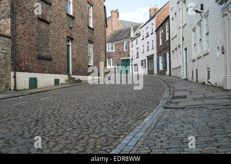 Eine alte gepflasterte Straße in Durham im Nordosten Englands. Stockfoto