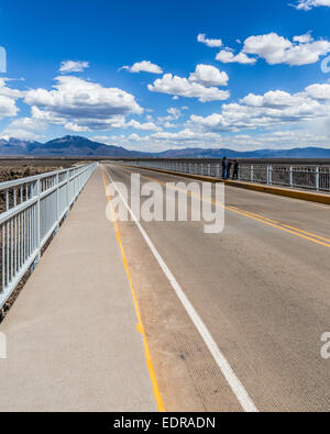 Brücke über den Rio Grande Gorge, in der Nähe von Taos, New Mexico, USA Stockfoto