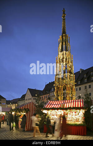 Deutschland Nürnberg Nürnberger Christkindlesmarkt Weihnachtsmarkt Aussen Beleuchtet Bayern Adventszeit Weihnachtszeit Weihnacht Stockfoto