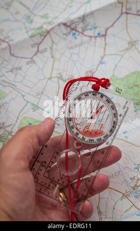 Schuss von OL-Kompass an Schnur Stockfoto