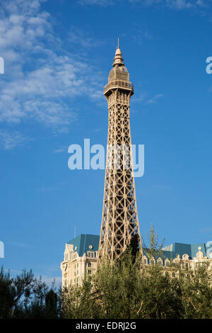 Das Eiffel Tower Restaurant im Paris Hotel und Casino Bellagio Fountains am Las Vegas Strip in Paradies, Nevada. Stockfoto