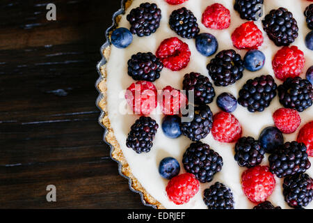 Berry und Mascarpone Torte Stockfoto