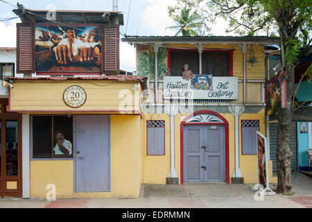 Dominikanische Republik, Halbinsel Samana, Las Terrenas, haitianische Kunst Galerie Stockfoto