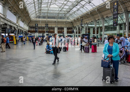 Gare de Lyon Bahnhof Bahnhofshalle in Paris, Frankreich Stockfoto