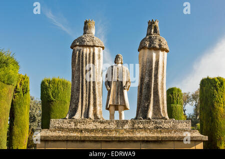 CORDOBA IM GARTEN DES ALCAZAR DER CHRISTIAN KINGS STATUE VON KOLUMBUS UND DER KATHOLISCHEN KÖNIGE Stockfoto