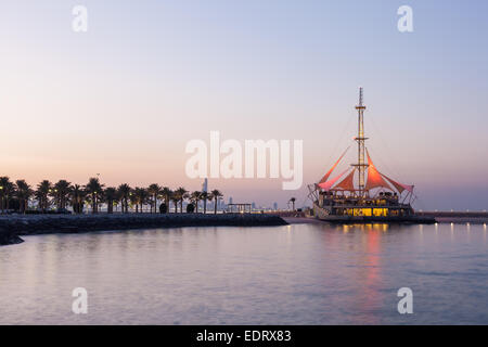 Marina-Wellen-Pavillon in Kuwait Stockfoto