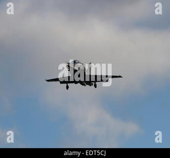 RAF Hawk ZK017 kommen, um auf RAF Valley Anglesey landen Stockfoto