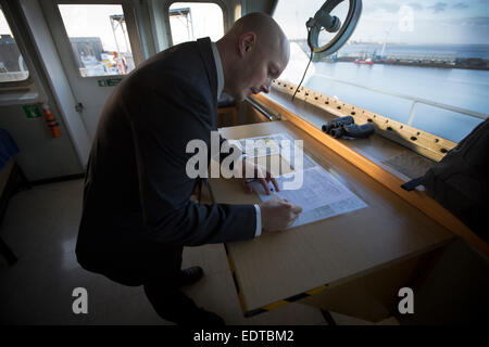 James Smart, angestellt an das Team von Liverpool Piloten Liverpool Pilot Services Ltd am Fluss Mersey, England, UK. Stockfoto