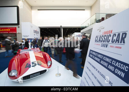 Excel, London Docklands, UK. 9. Januar 2015. Massen-Warteschlange, Tag2 von der konstituierenden London Classic Car Show einzugeben. Bildnachweis: Malcolm Park Leitartikel/Alamy Live-Nachrichten Stockfoto