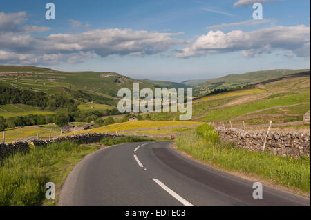 Straße in Thwaite aus Buttertubs, Swaledale, North Yorkshire, England. Stockfoto