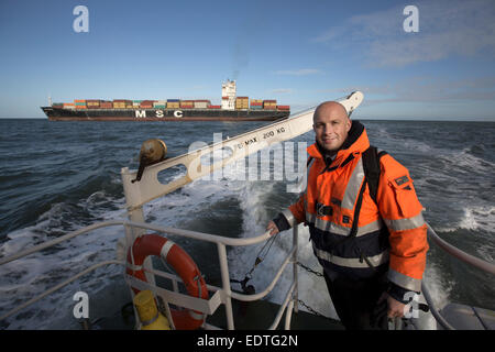 James Smart an das Team von Liverpool Piloten angestellt Liverpool Pilot Services Ltd am Fluss Mersey, England, UK. Stockfoto