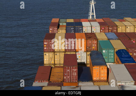 Das Panama registrierte Containerschiff MSC Sandra am Liegeplatz in Seaforth Docks, Liverpool, England, UK. Stockfoto