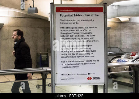 London, UK. 9. Januar 2015. Ein Schild an der London Bridge Station warnt, dass Passagiere eines geplanten 24-Stunden Streik der Gewerkschaft Unite bus, die am 13. Januar 2015 stattfinden kann. Bildnachweis: Jamie Hunt/Alamy Live-Nachrichten Stockfoto