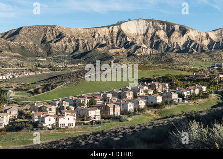 Suburbane Expansion auf Hügel Pisten in Simi Valley in der Nähe von Los Angeles, Kalifornien. Stockfoto